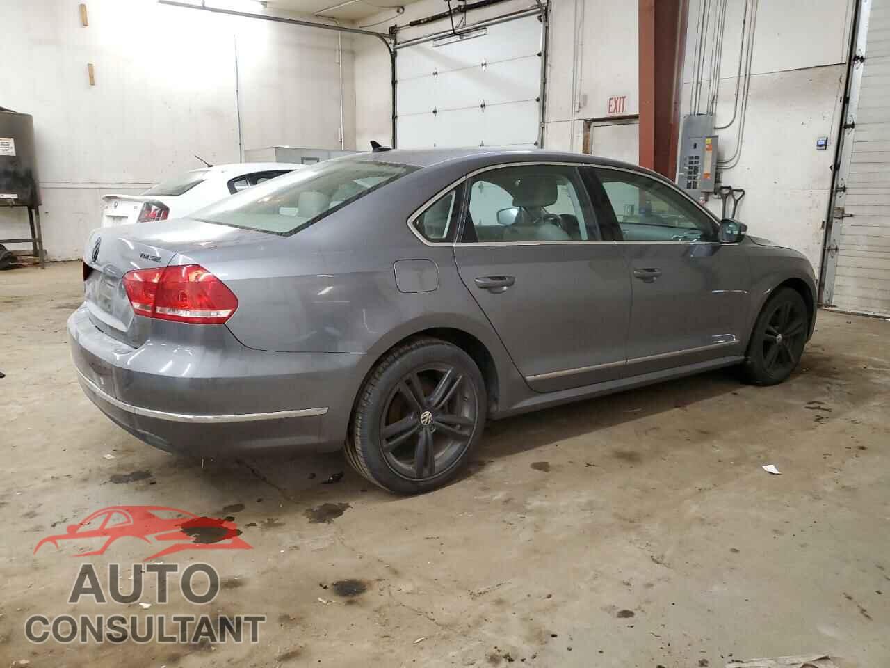 VOLKSWAGEN PASSAT 2013 - 1VWCN7A33DC054197