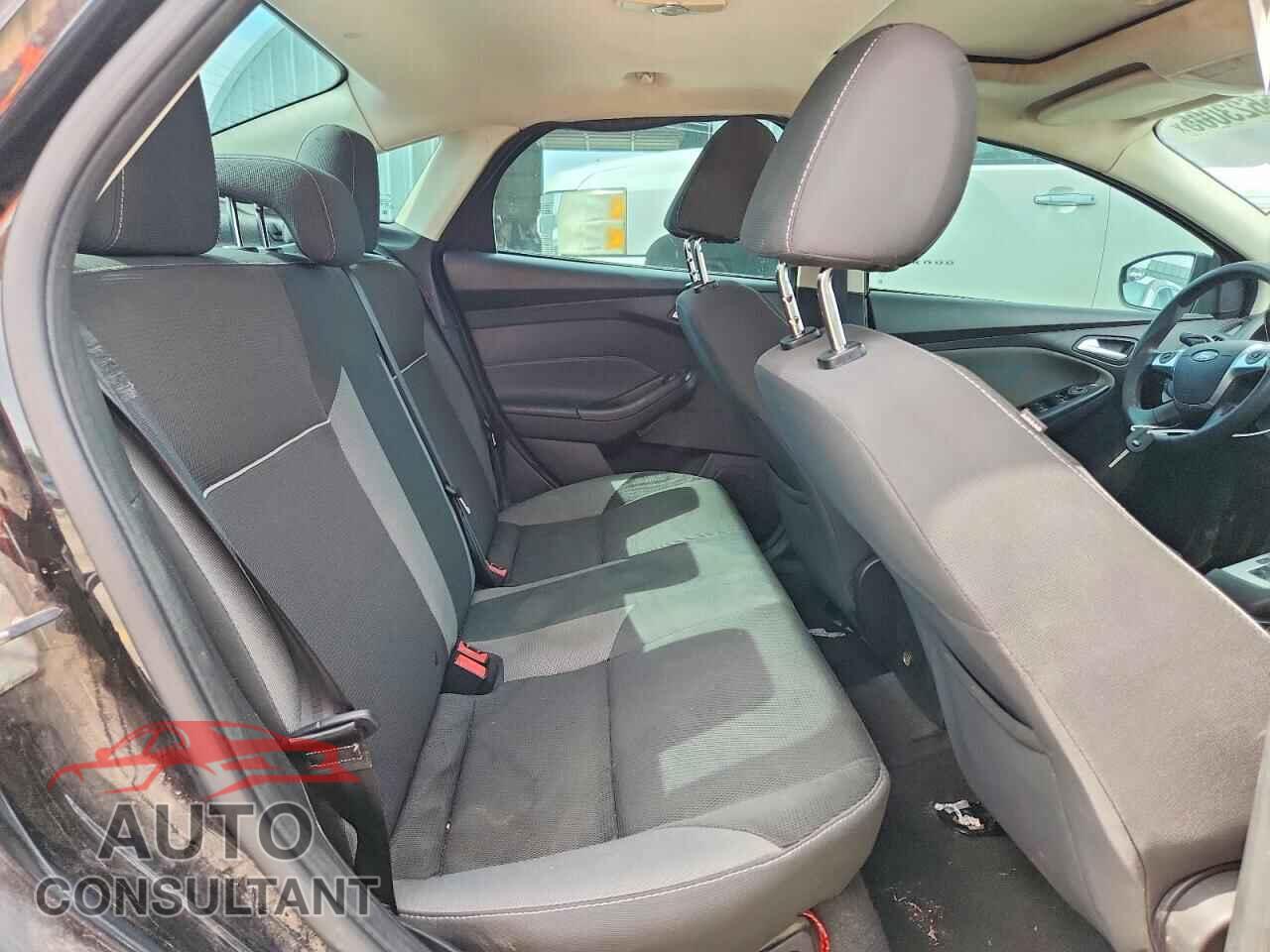 FORD FOCUS 2014 - 1FADP3F28EL300940