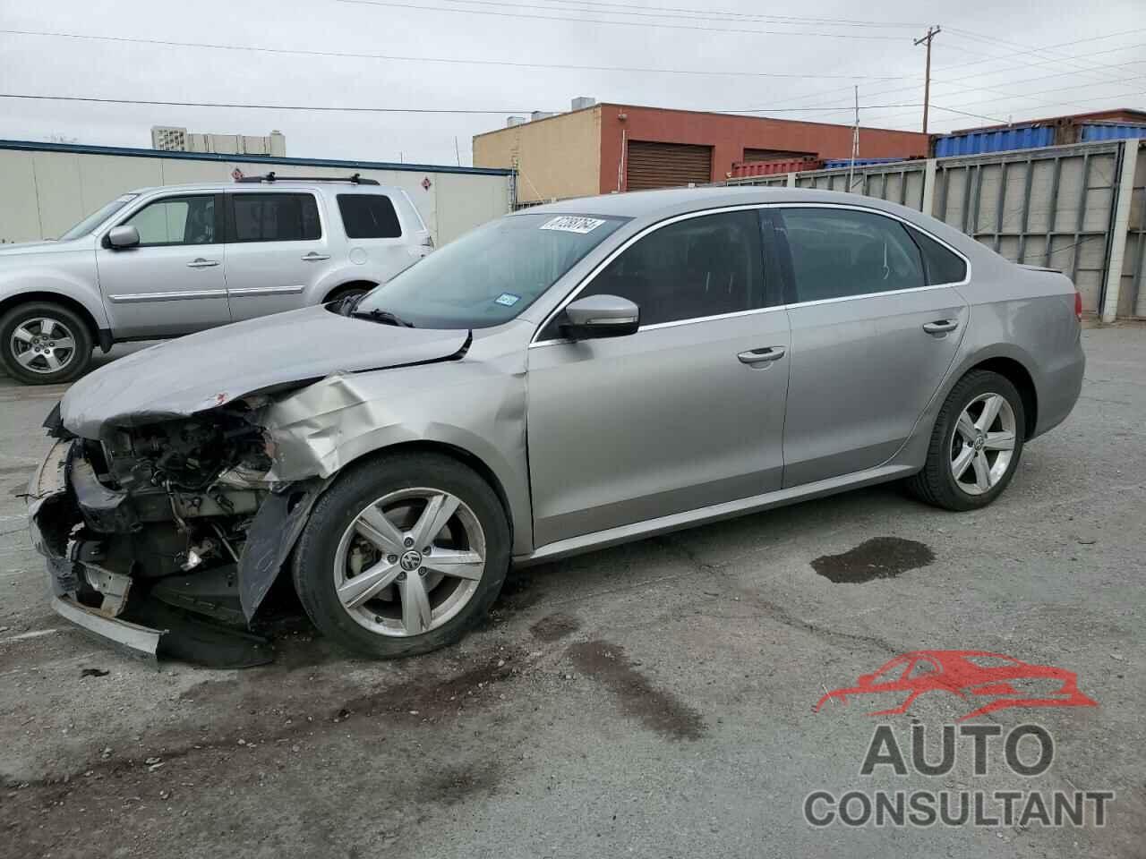 VOLKSWAGEN PASSAT 2013 - 1VWBH7A33DC108875
