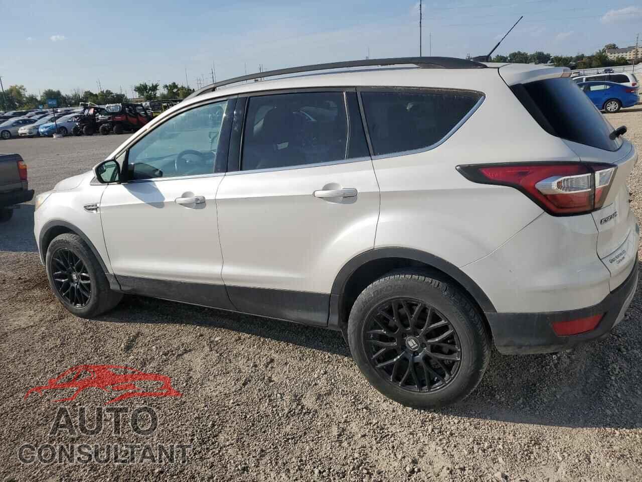 FORD ESCAPE 2017 - 1FMCU9G9XHUB24237