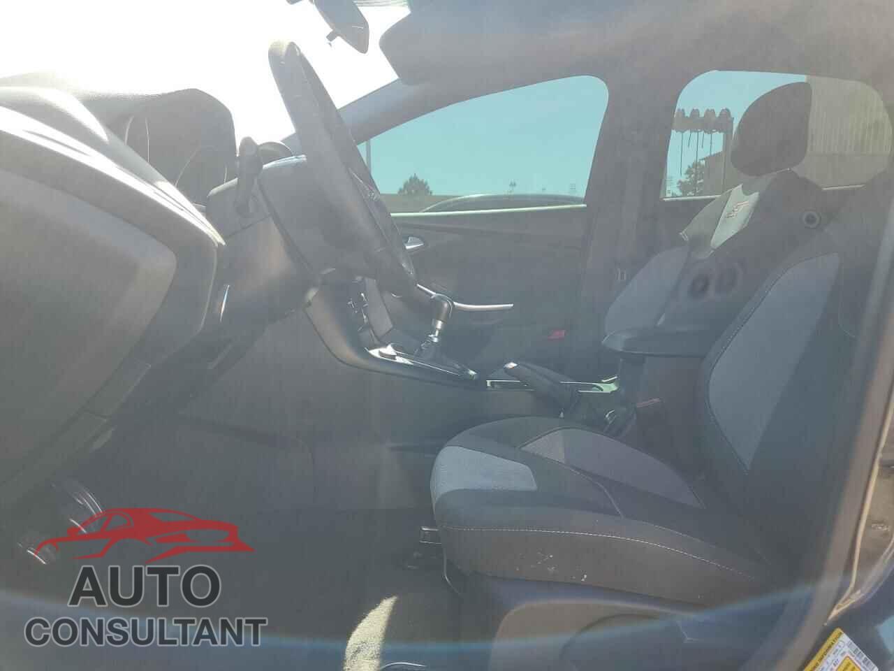 FORD FOCUS 2016 - 1FADP3L93GL209255