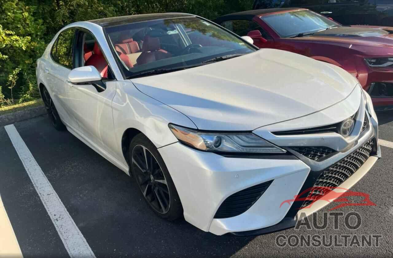 TOYOTA CAMRY 2018 - 4T1B61HK5JU031589