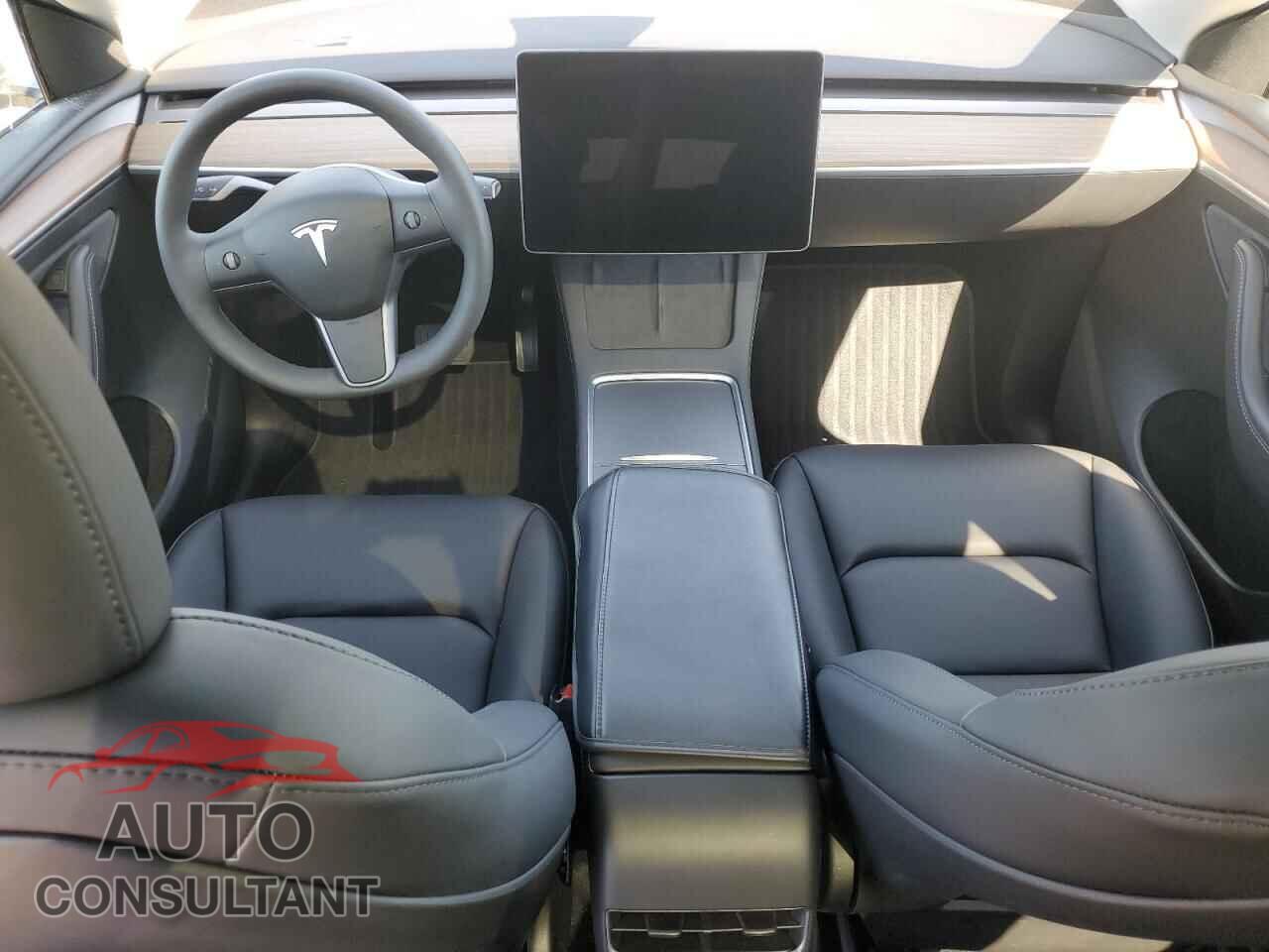 TESLA MODEL Y 2024 - 7SAYGAEE7RF002824
