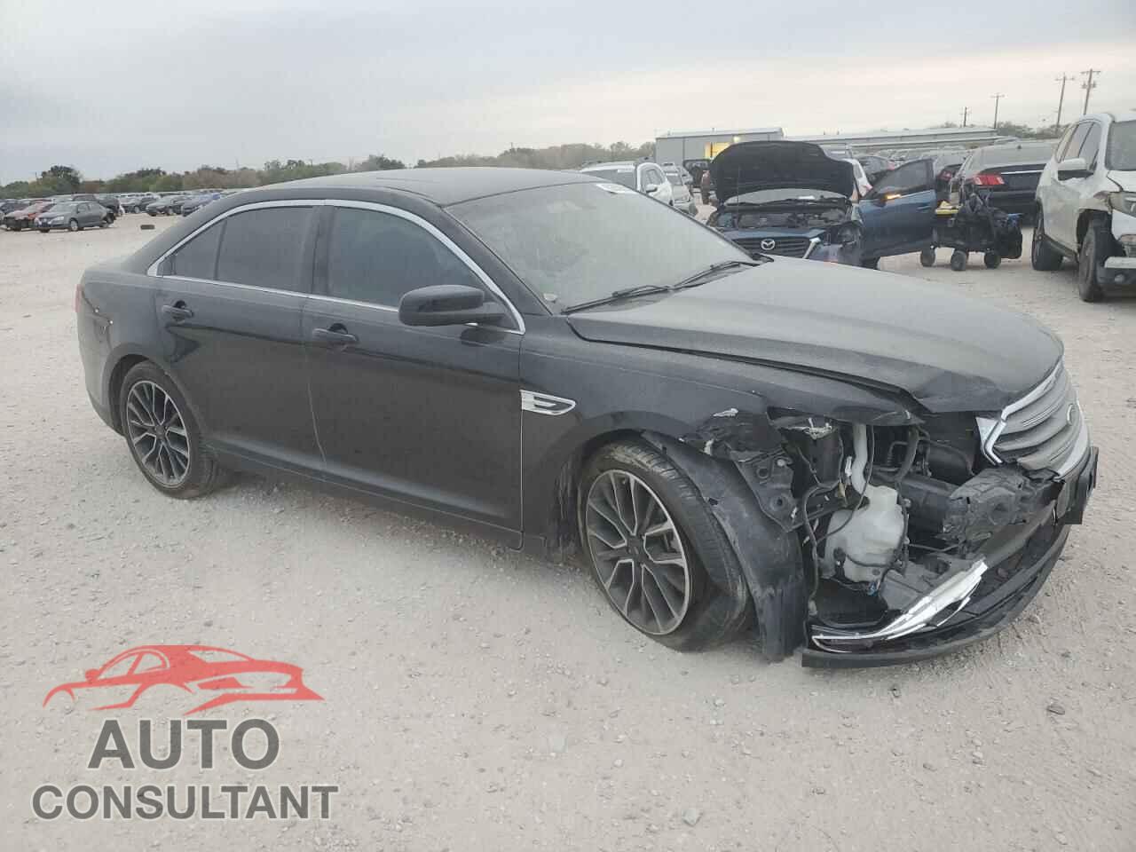 FORD TAURUS 2018 - 1FAHP2E80JG116872