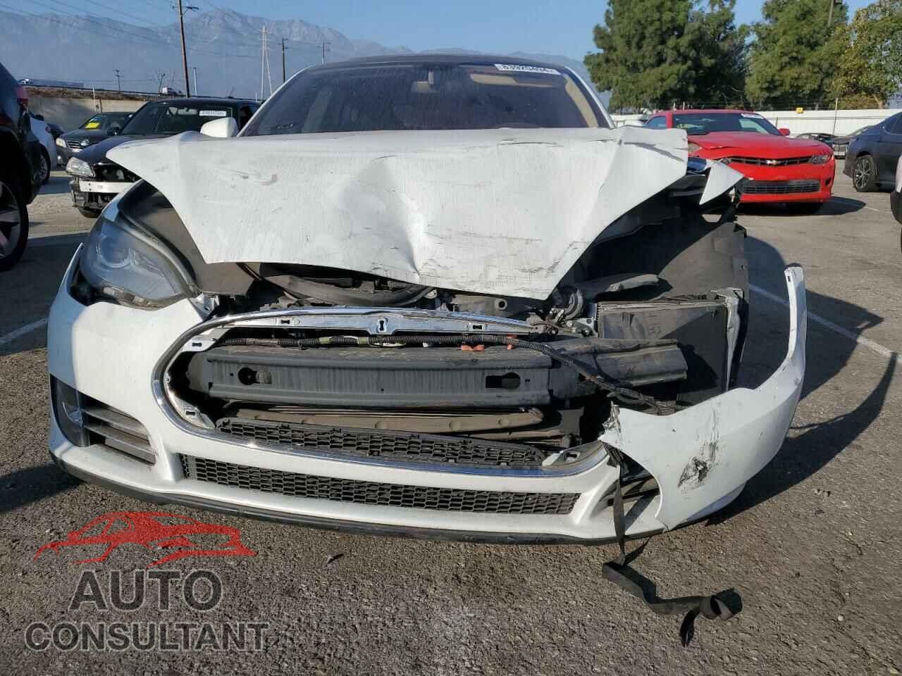 TESLA MODEL S 2013 - 5YJSA1CG8DFP12090