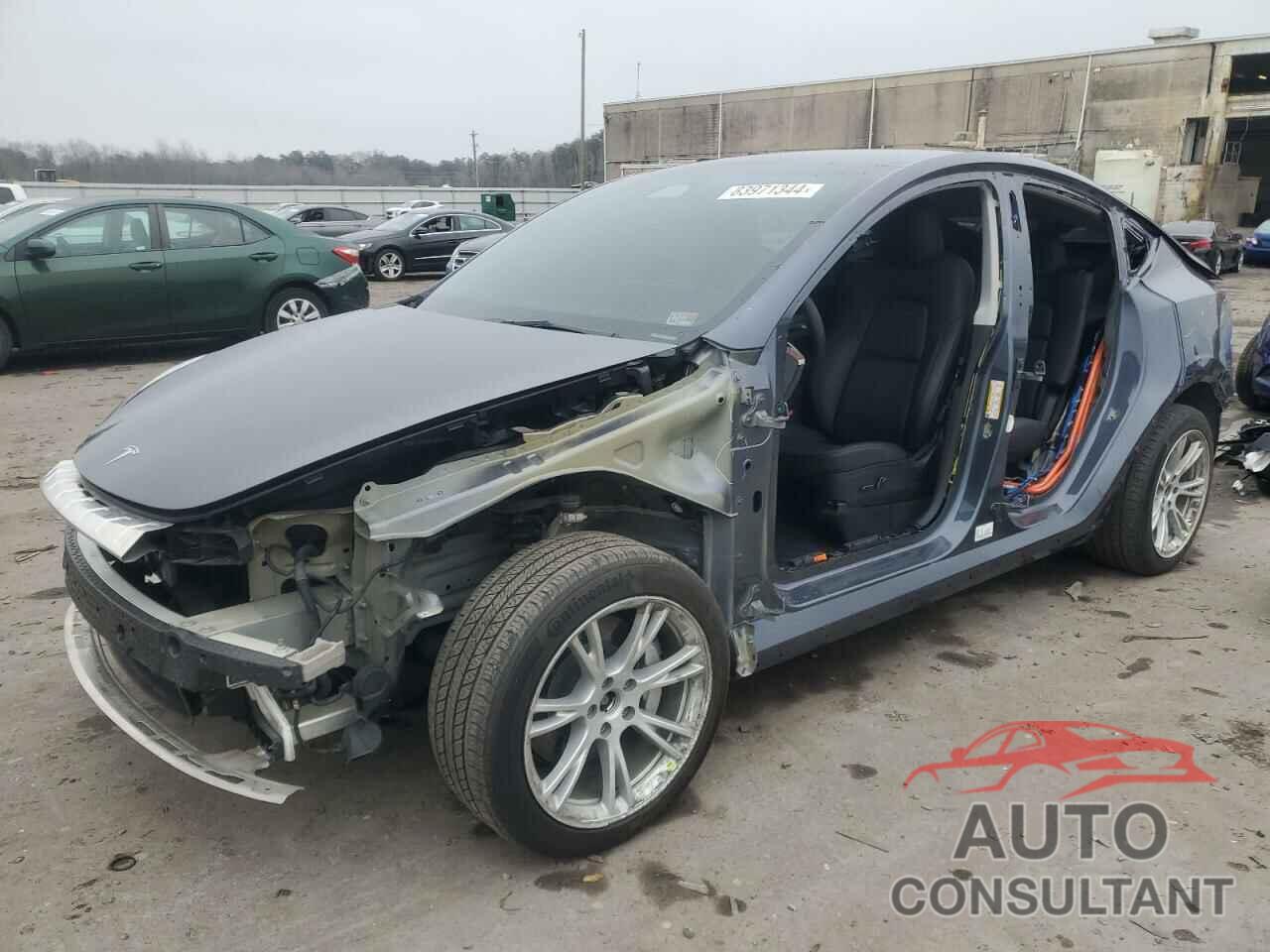 TESLA MODEL Y 2023 - 7SAYGDEE7PF611264