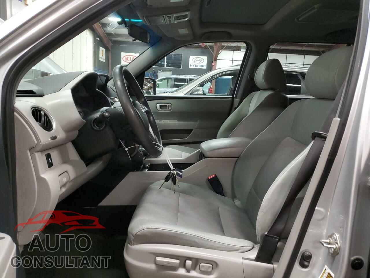 HONDA PILOT 2015 - 5FNYF4H30FB007998