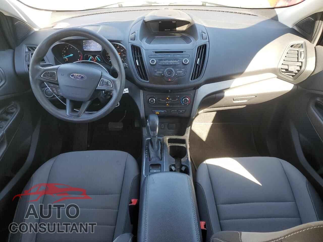FORD ESCAPE 2017 - 1FMCU0F73HUB84629