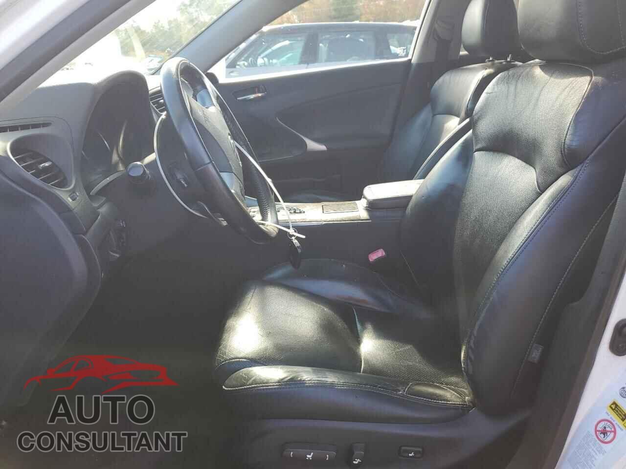 LEXUS IS 2011 - JTHCF5C29B2035194