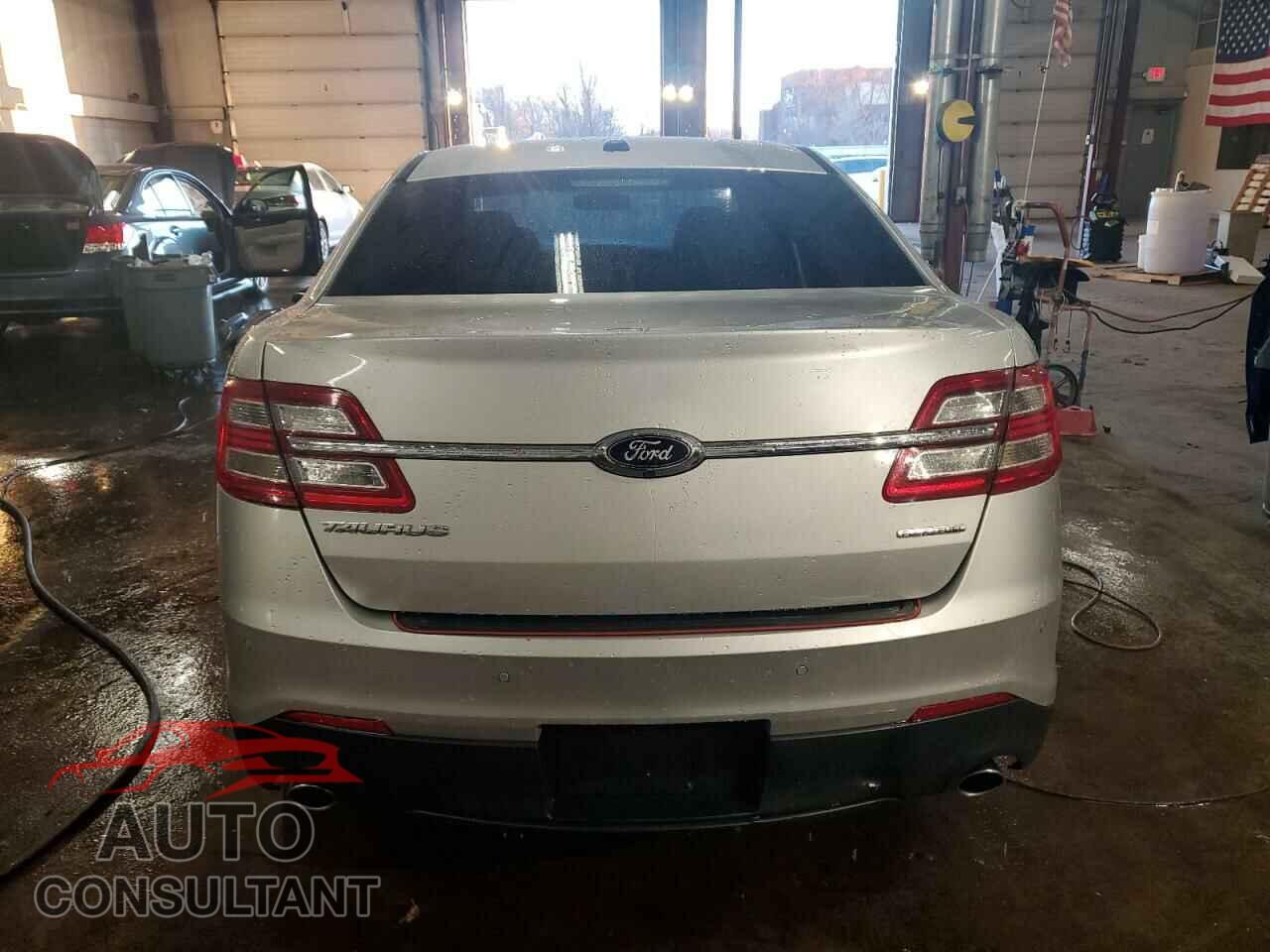 FORD TAURUS 2017 - 1FAHP2J89HG124159