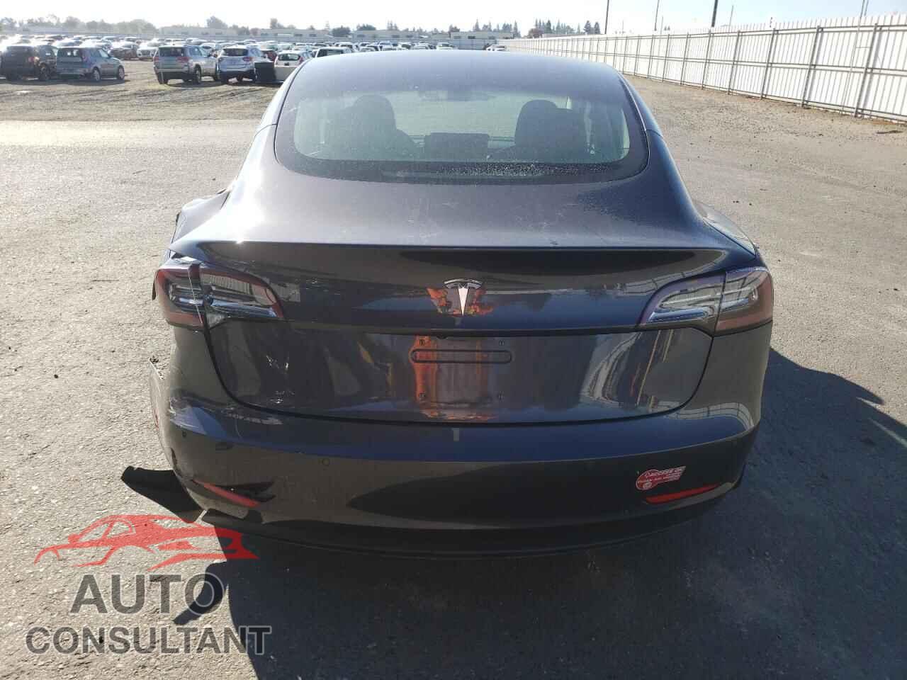 TESLA MODEL 3 2018 - 5YJ3E1EAXJF102110