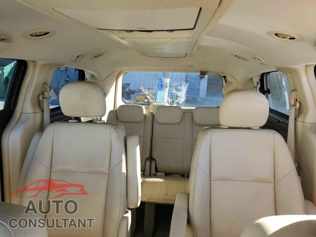 VOLKSWAGEN ROUTAN 2010 - 2V4RW3D17AR231176