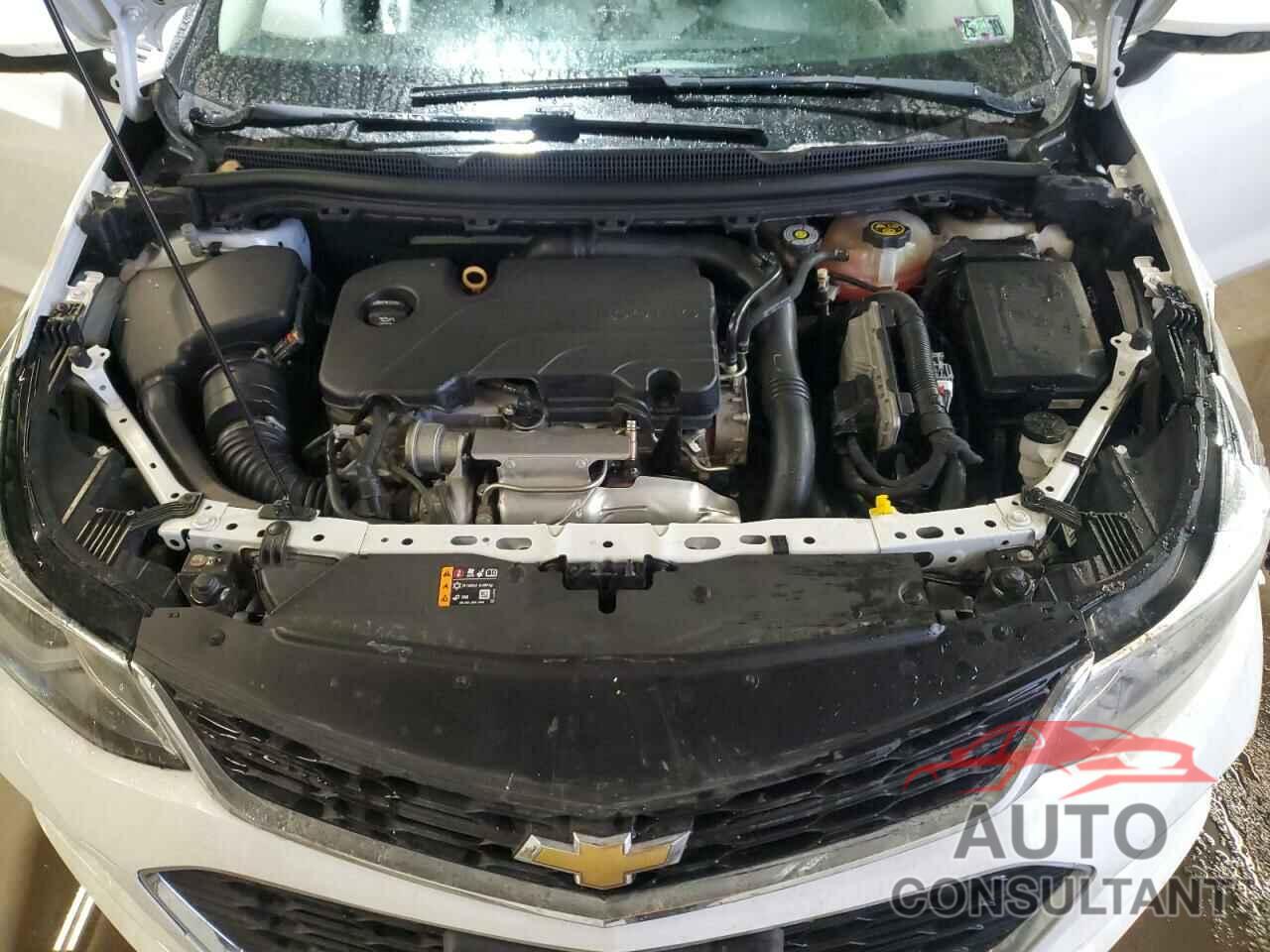 CHEVROLET CRUZE 2018 - 1G1BE5SM9J7220973