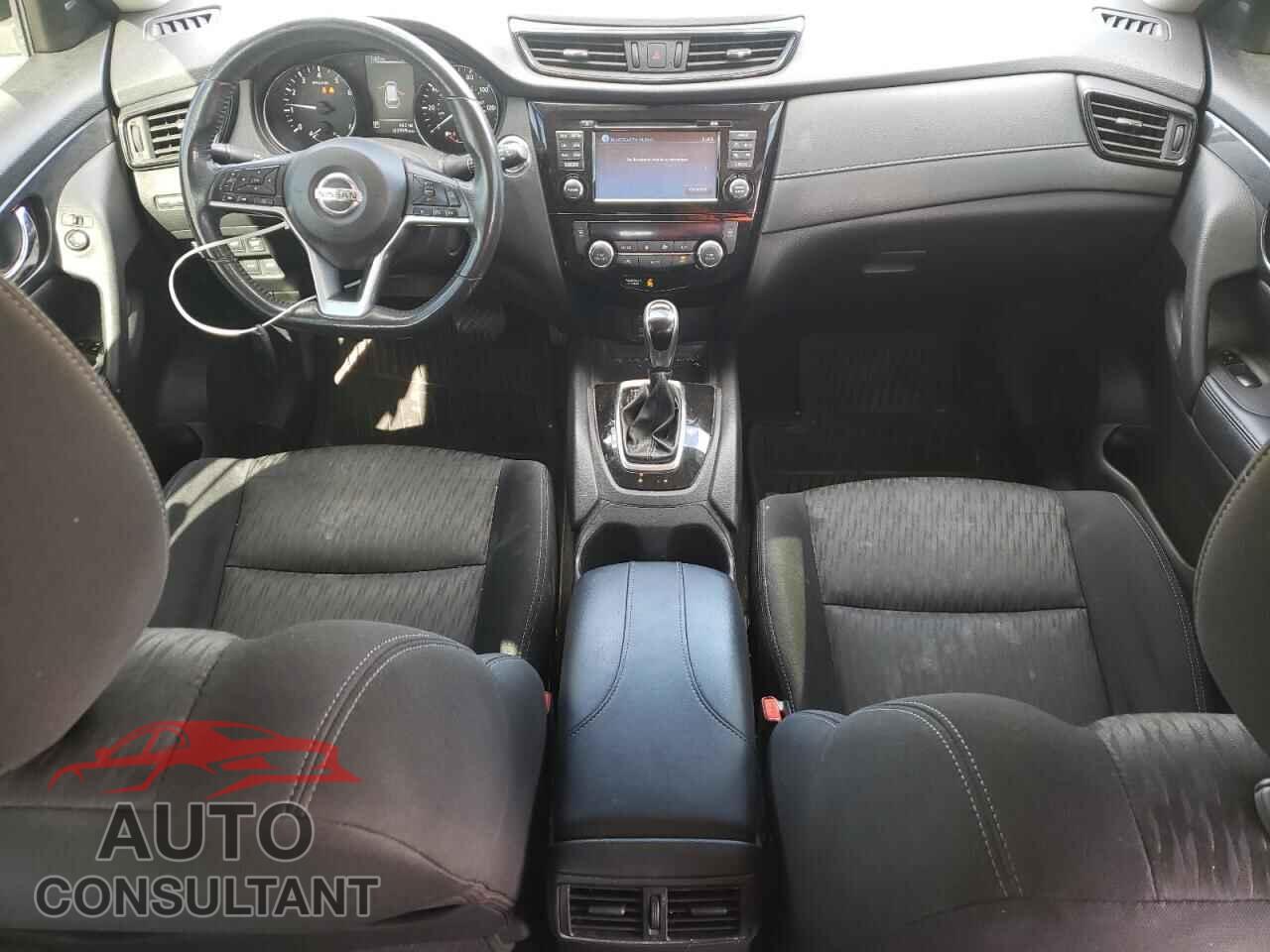 NISSAN ROGUE 2017 - KNMAT2MT1HP520903