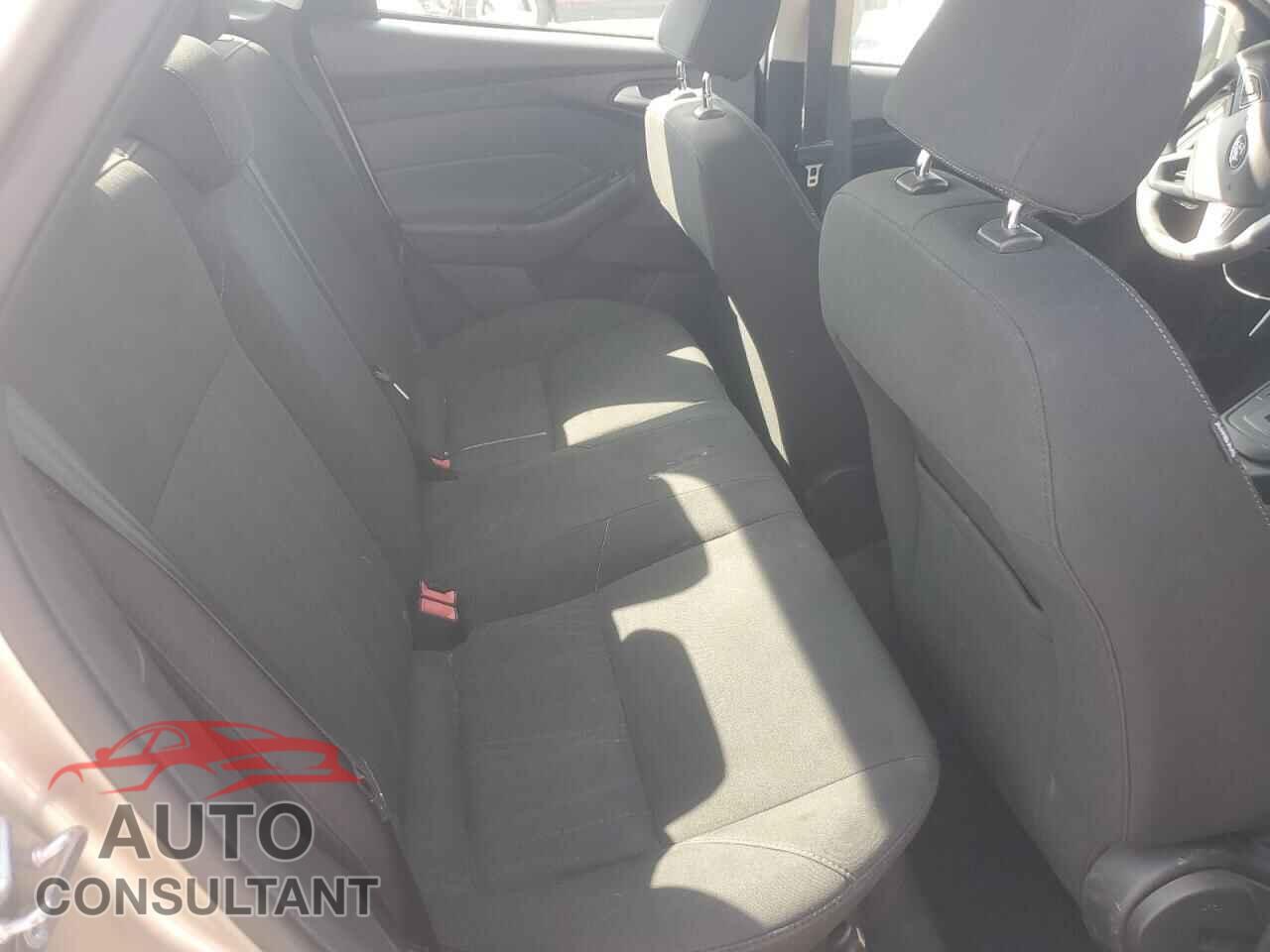 FORD FOCUS 2017 - 1FADP3F23HL339908