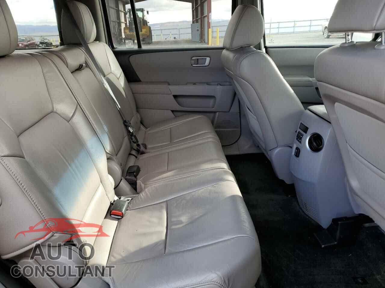 HONDA PILOT 2015 - 5FNYF4H51FB044110