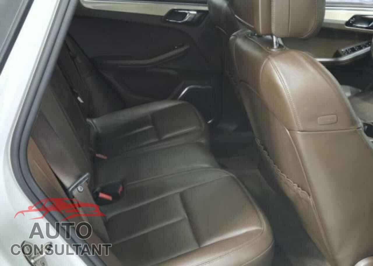 PORSCHE MACAN 2016 - WP1AB2A50GLB45387