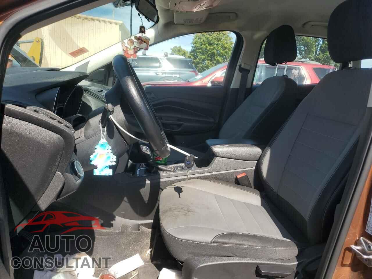 FORD ESCAPE 2017 - 1FMCU0F70HUC62901
