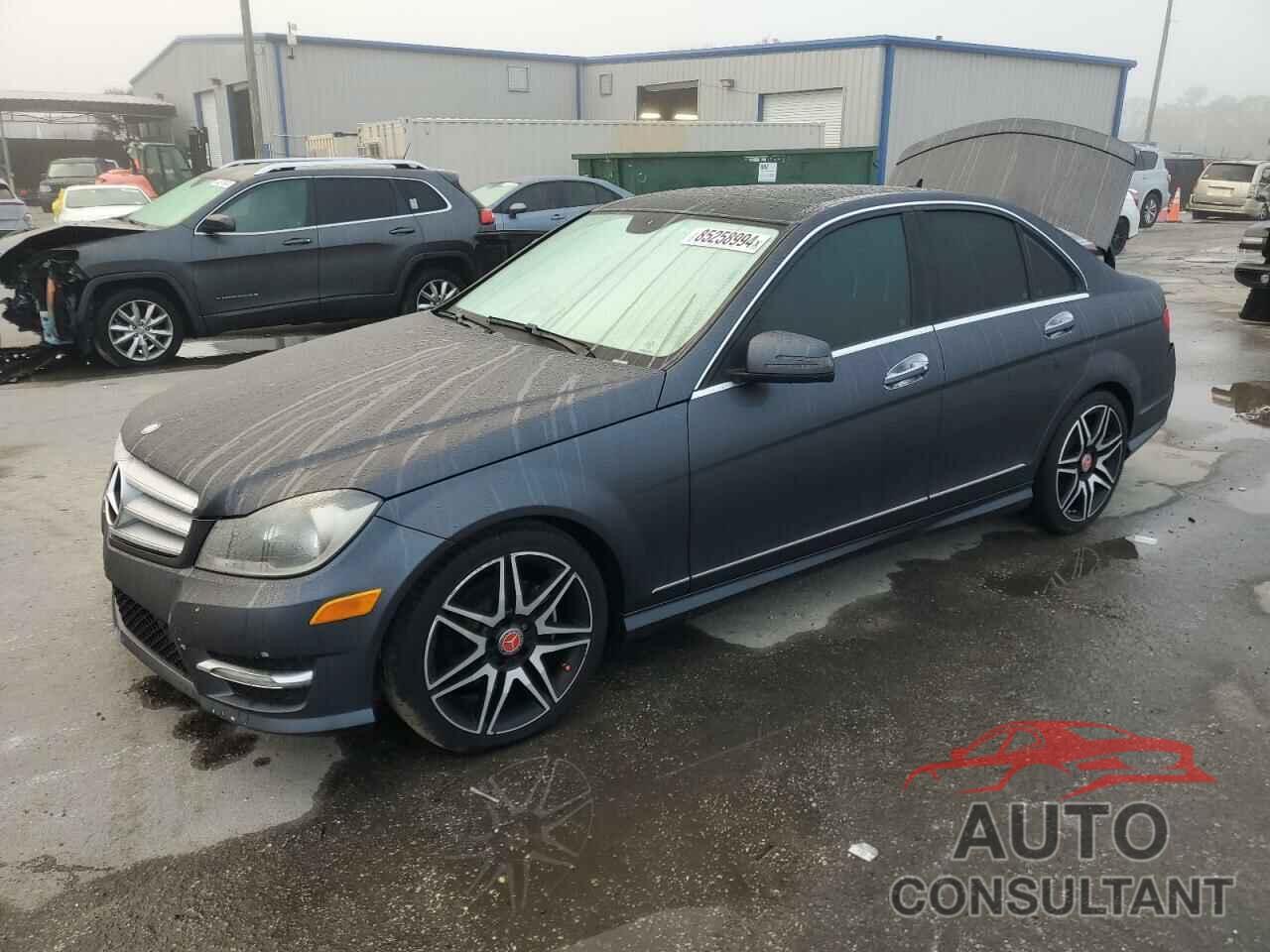 MERCEDES-BENZ C-CLASS 2013 - WDDGF4HB2DR277878