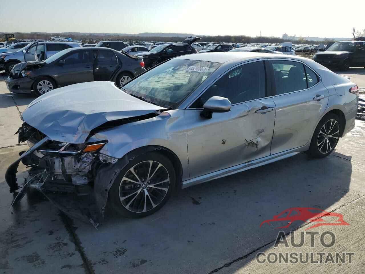 TOYOTA CAMRY 2018 - 4T1B11HK9JU500634