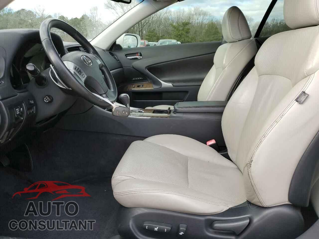 LEXUS IS 2011 - JTHFF2C21B2517458