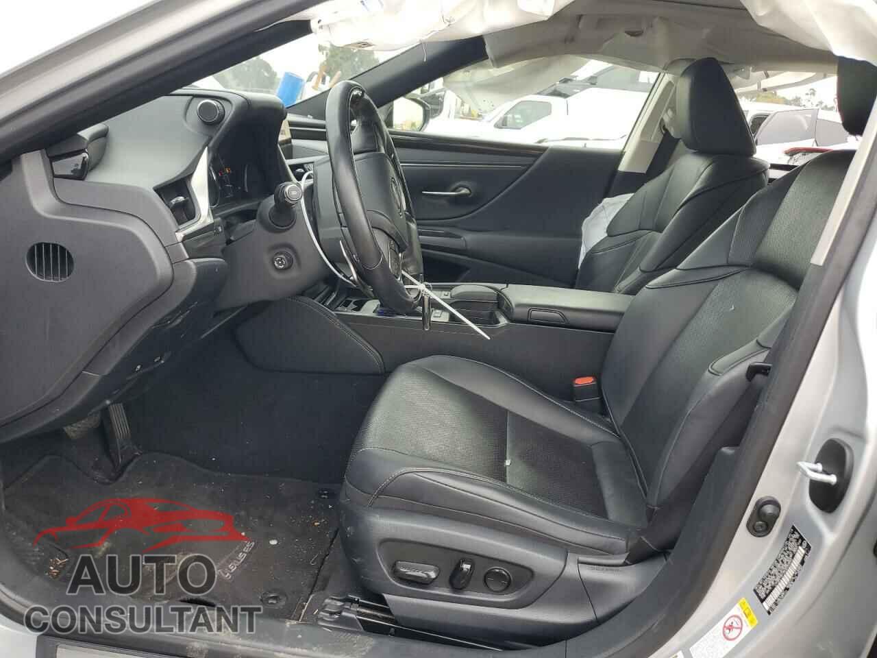 LEXUS ES300 2019 - JTHB21B12K2033554