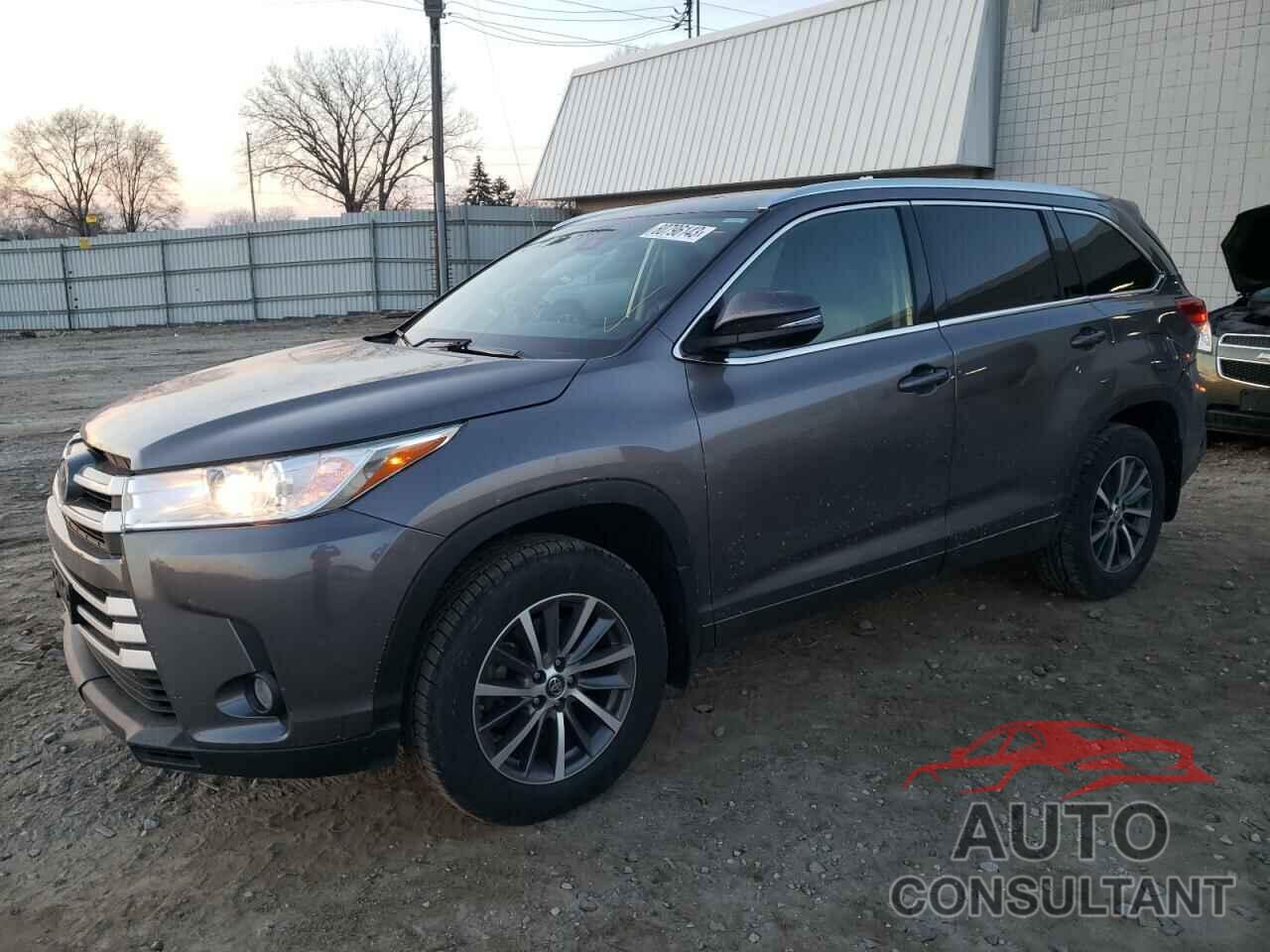 TOYOTA HIGHLANDER 2018 - 5TDJZRFH3JS555812