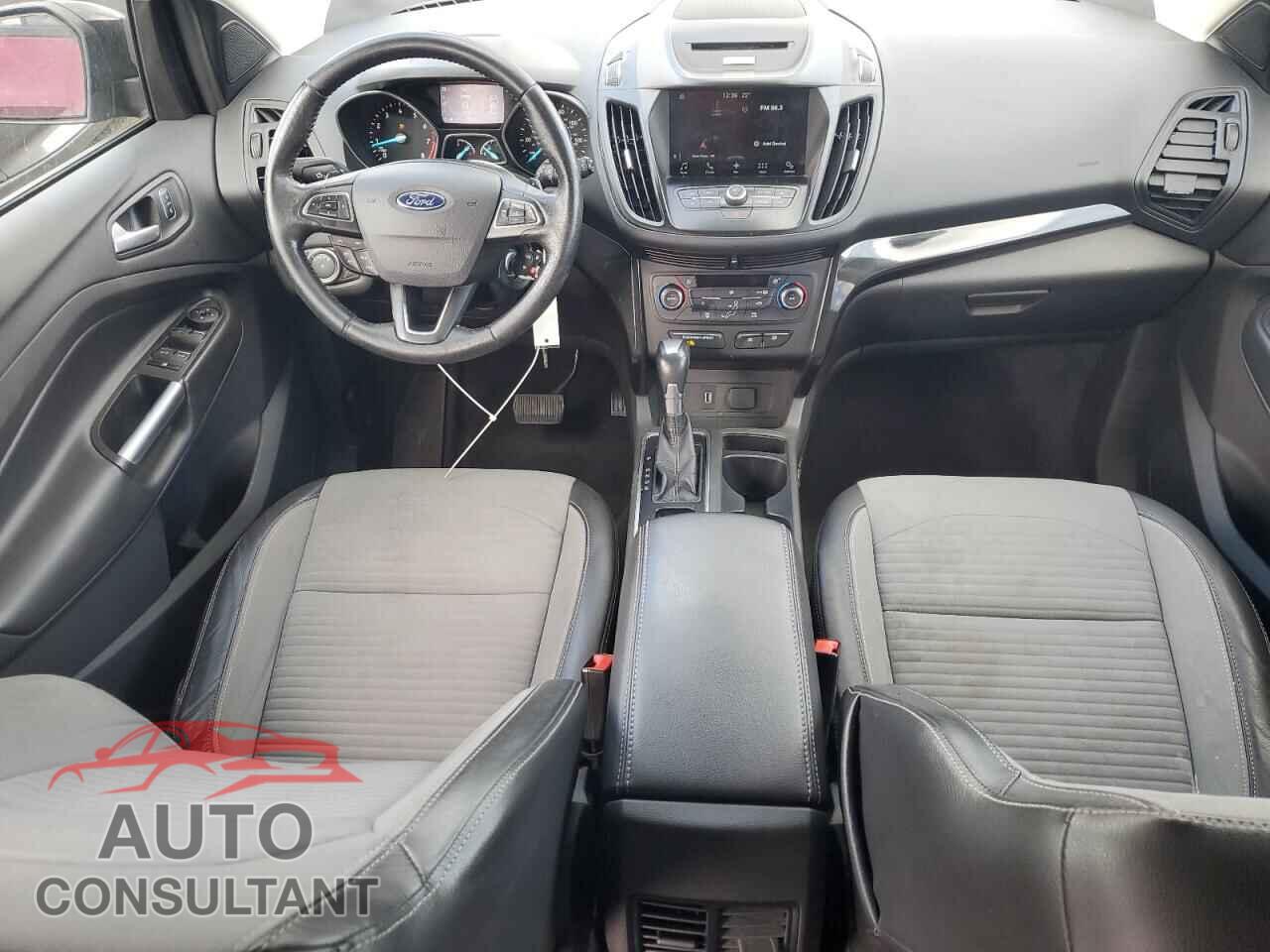 FORD ESCAPE 2017 - 1FMCU9GD8HUC73671