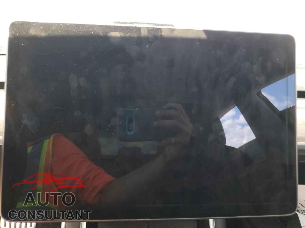 TESLA MODEL 3 2018 - 5YJ3E1EB8JF105418