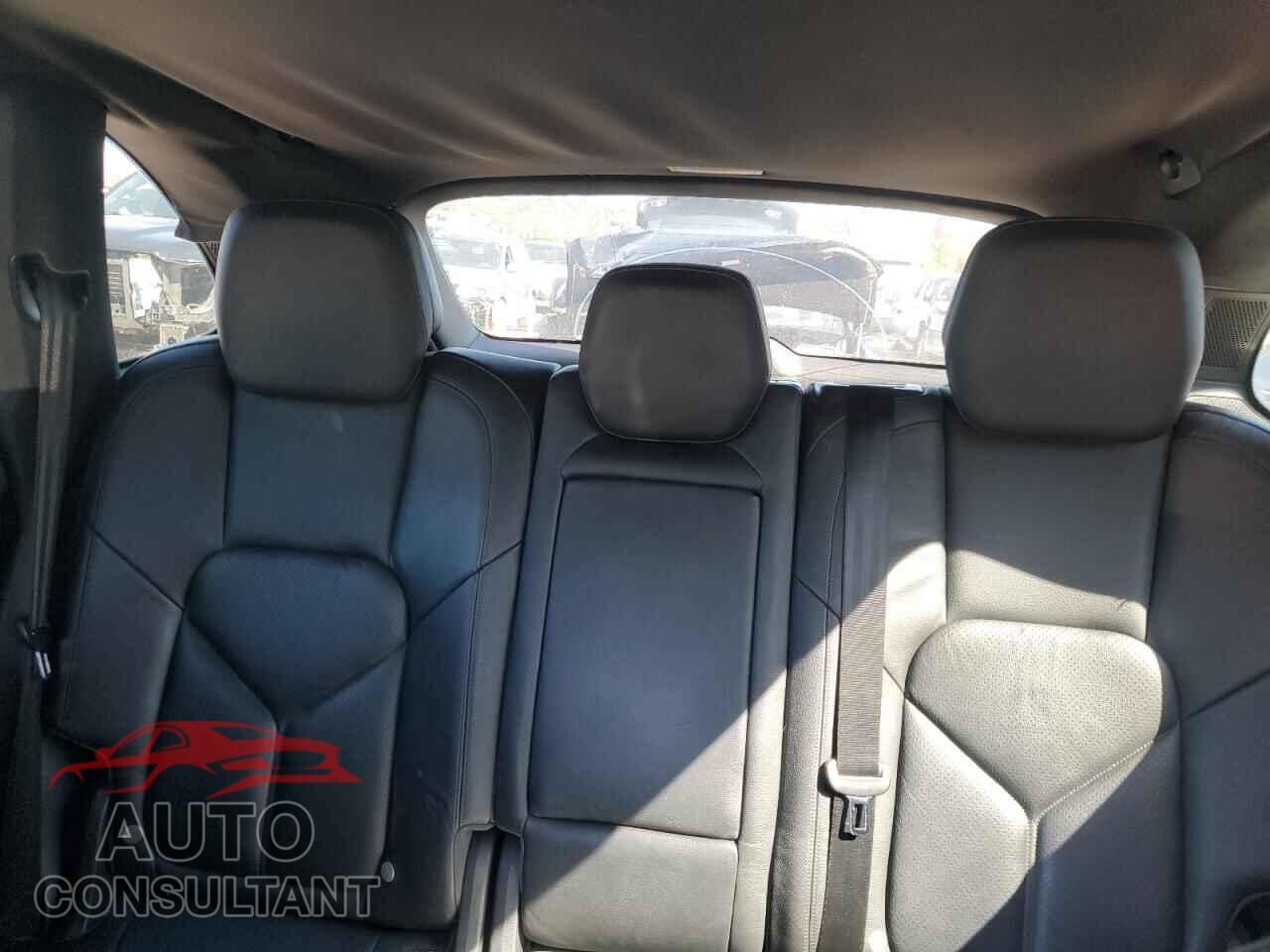 PORSCHE CAYENNE 2011 - WP1AA2A25BLA02243