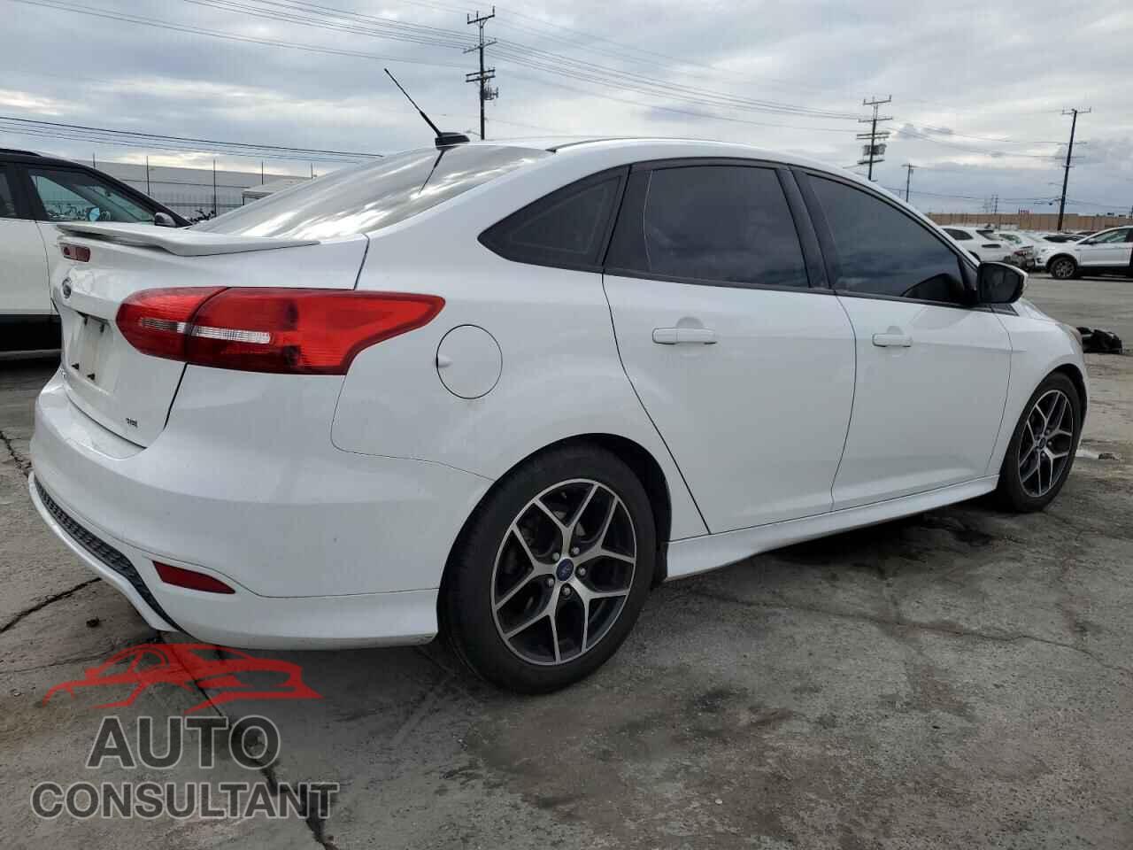 FORD FOCUS 2016 - 1FADP3F27GL372618
