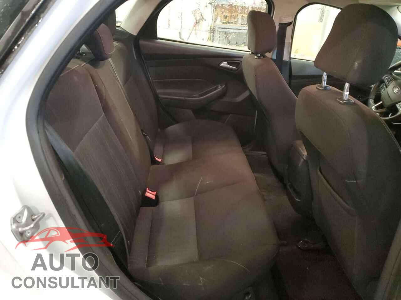 FORD FOCUS 2015 - 1FADP3F25FL219024