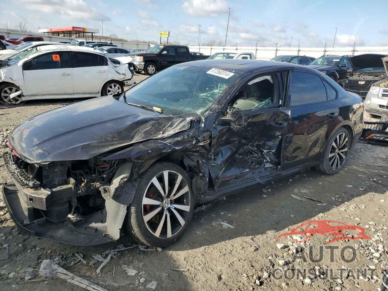 VOLKSWAGEN PASSAT 2018 - 1VWJM7A38JC030497