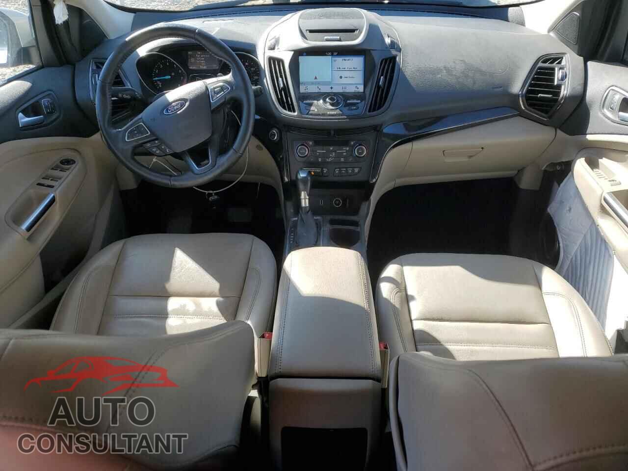 FORD ESCAPE 2017 - 1FMCU0J94HUD34529