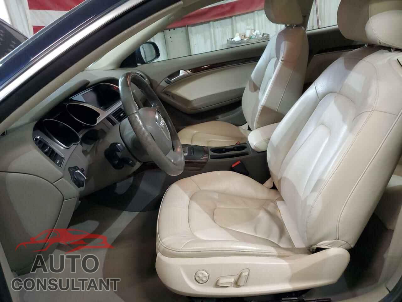 AUDI A5 2011 - WAULFAFR8BA028341