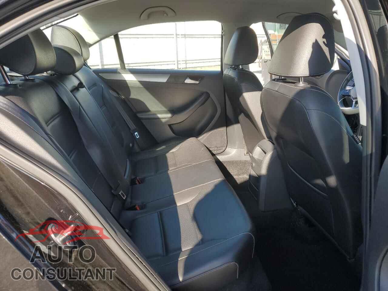 VOLKSWAGEN JETTA 2018 - 3VWDB7AJ2JM208730