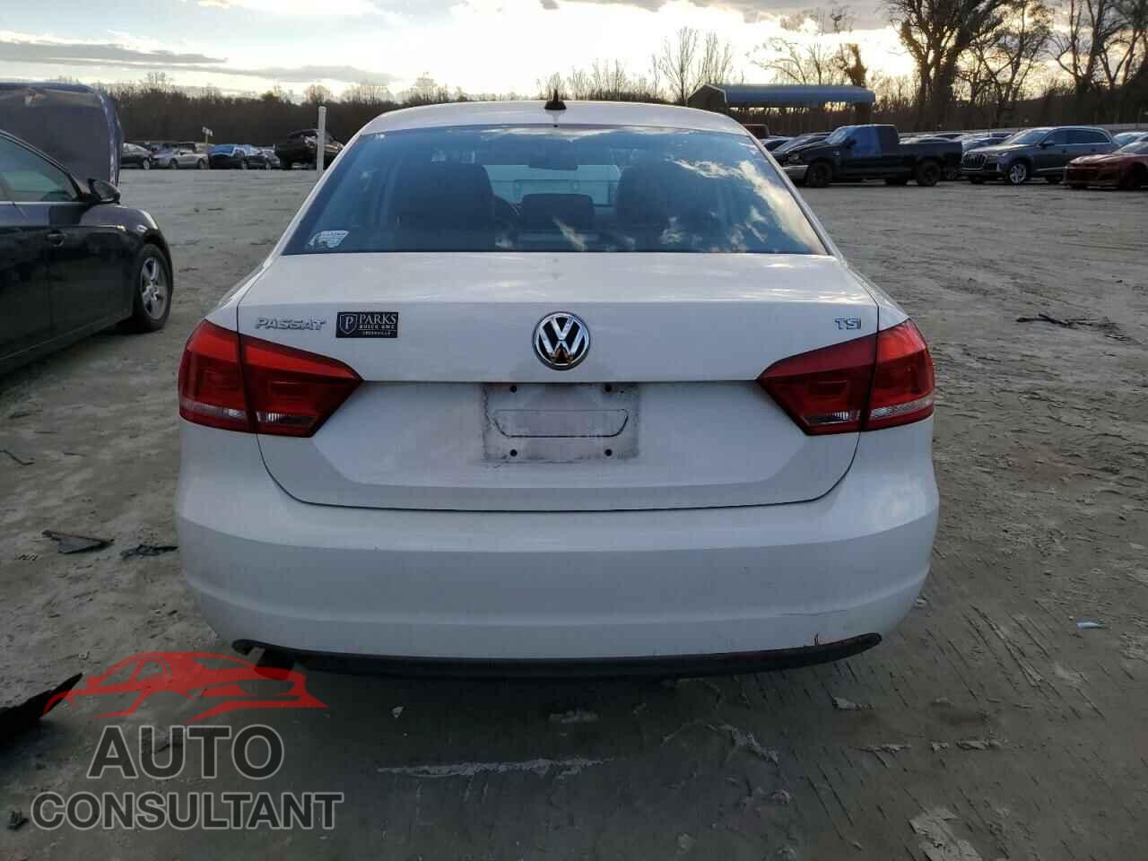 VOLKSWAGEN PASSAT 2015 - 1VWAT7A34FC013206
