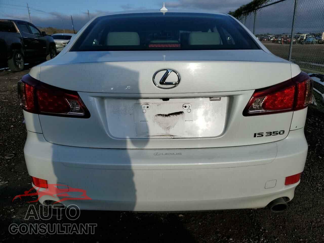 LEXUS IS 2011 - JTHBE5C24B5028165