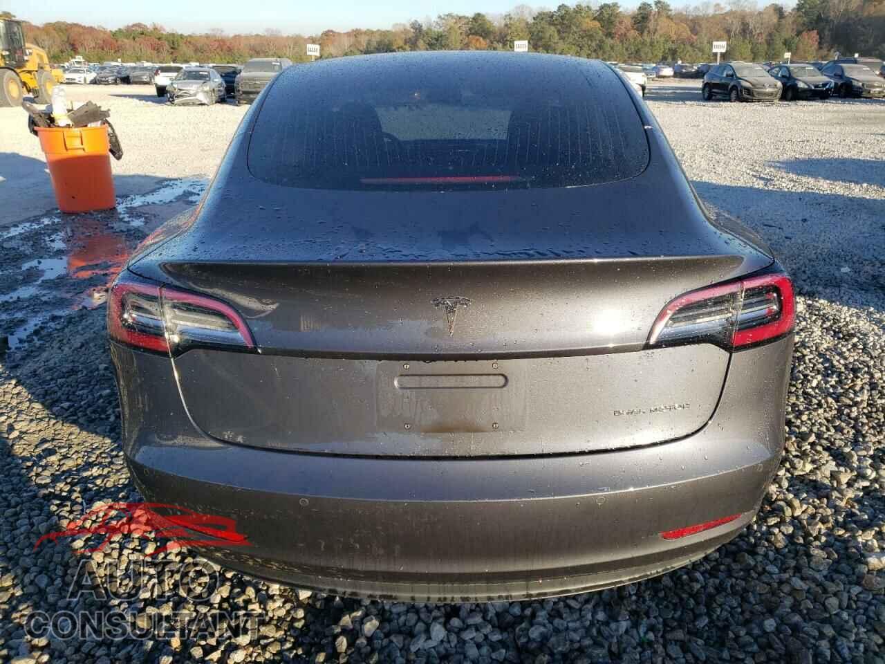 TESLA MODEL 3 2018 - 5YJ3E1EB3JF121171
