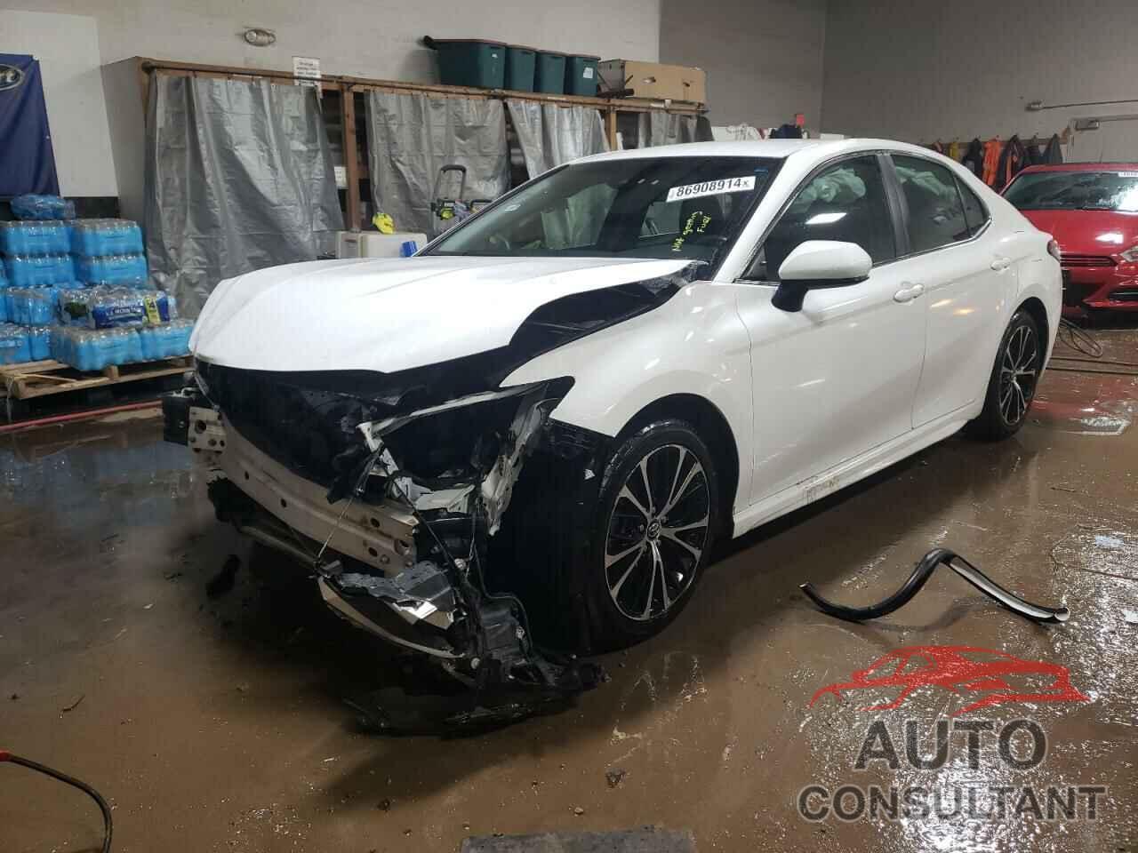 TOYOTA CAMRY 2018 - 4T1B11HK5JU084534