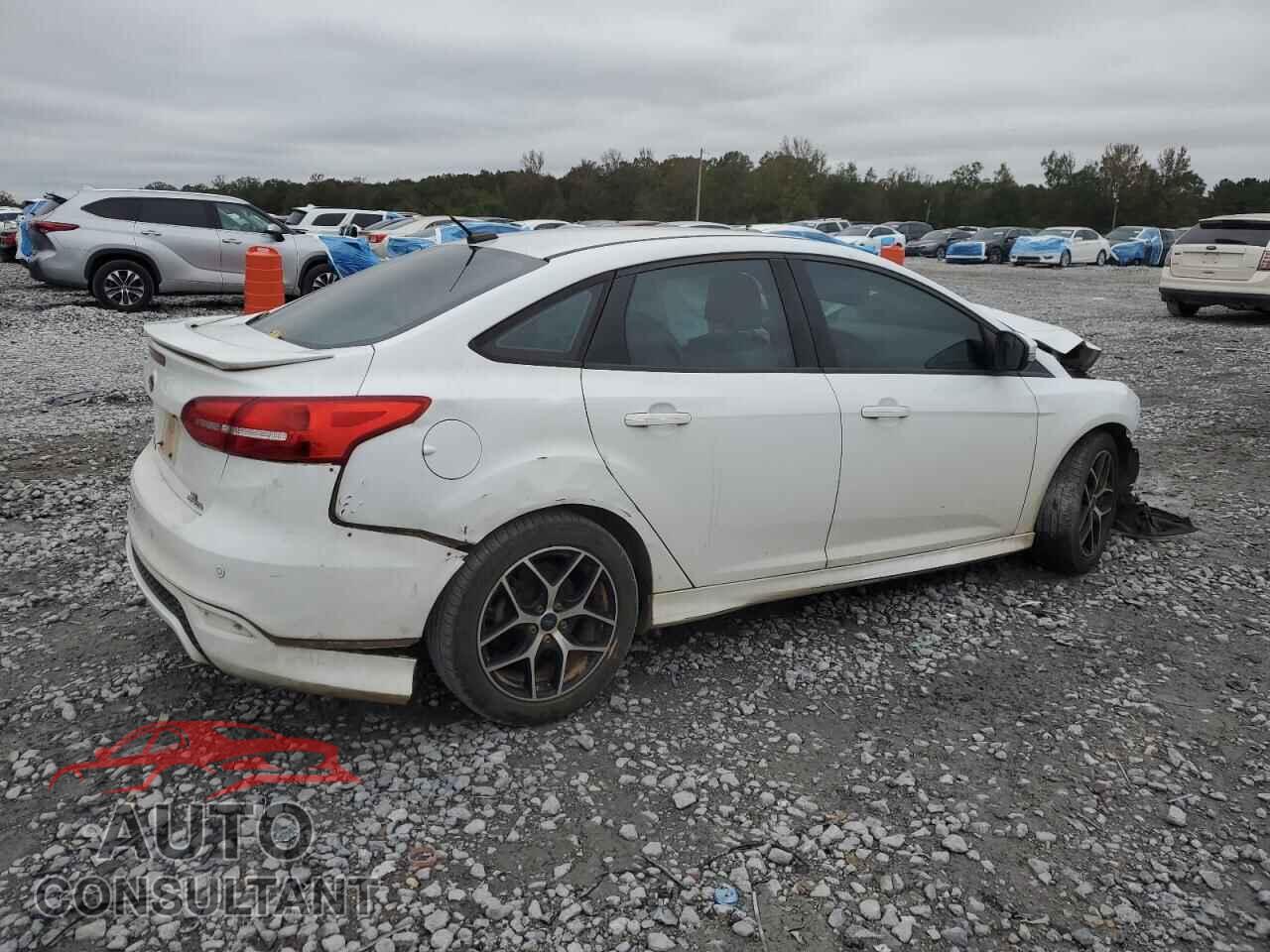 FORD FOCUS 2015 - 1FADP3F20FL345260