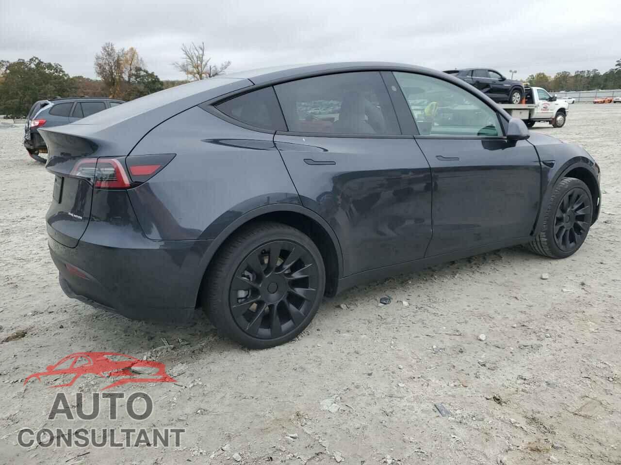 TESLA MODEL Y 2024 - 7SAYGAEE2RF068357