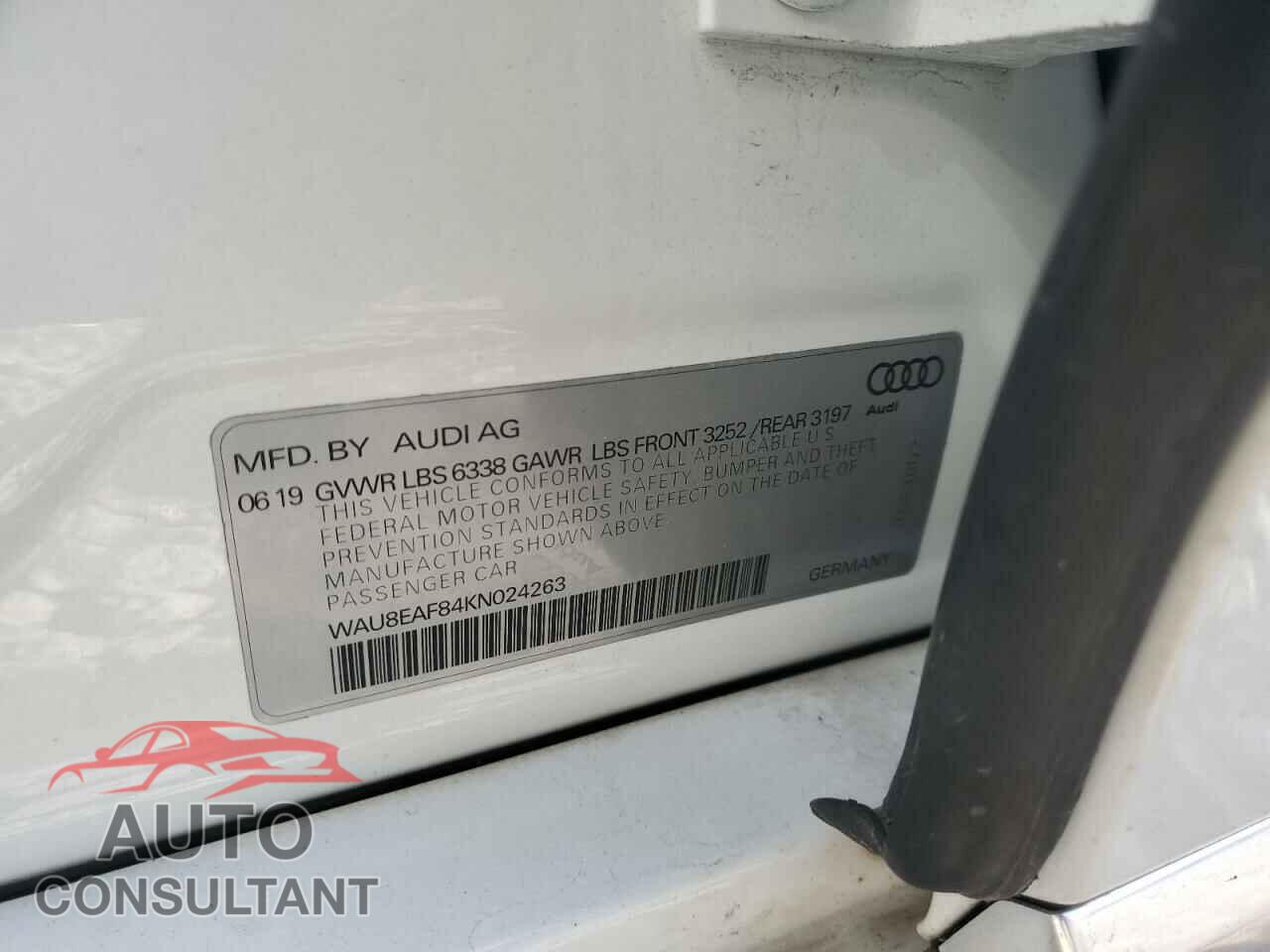 AUDI A8 2019 - WAU8EAF84KN024263