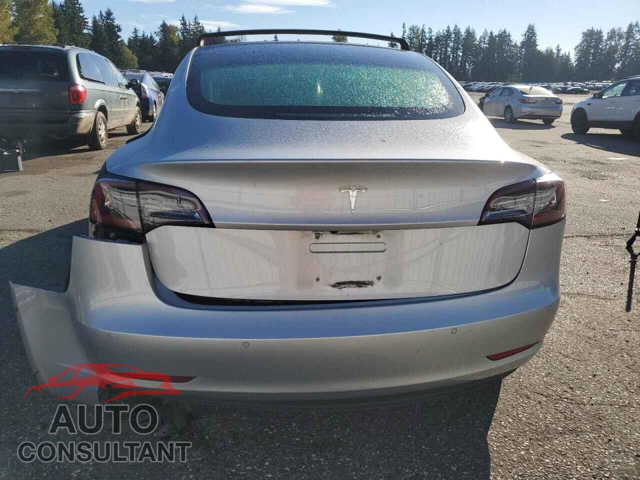 TESLA MODEL 3 2018 - 5YJ3E1EB8JF084327