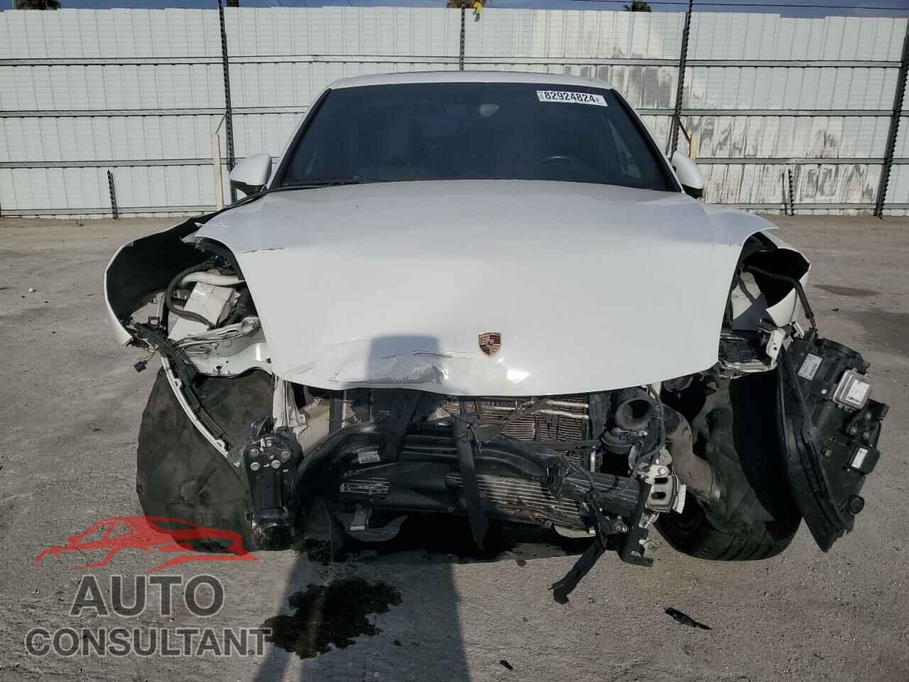 PORSCHE CAYENNE 2017 - WP1AA2A26HKA84675