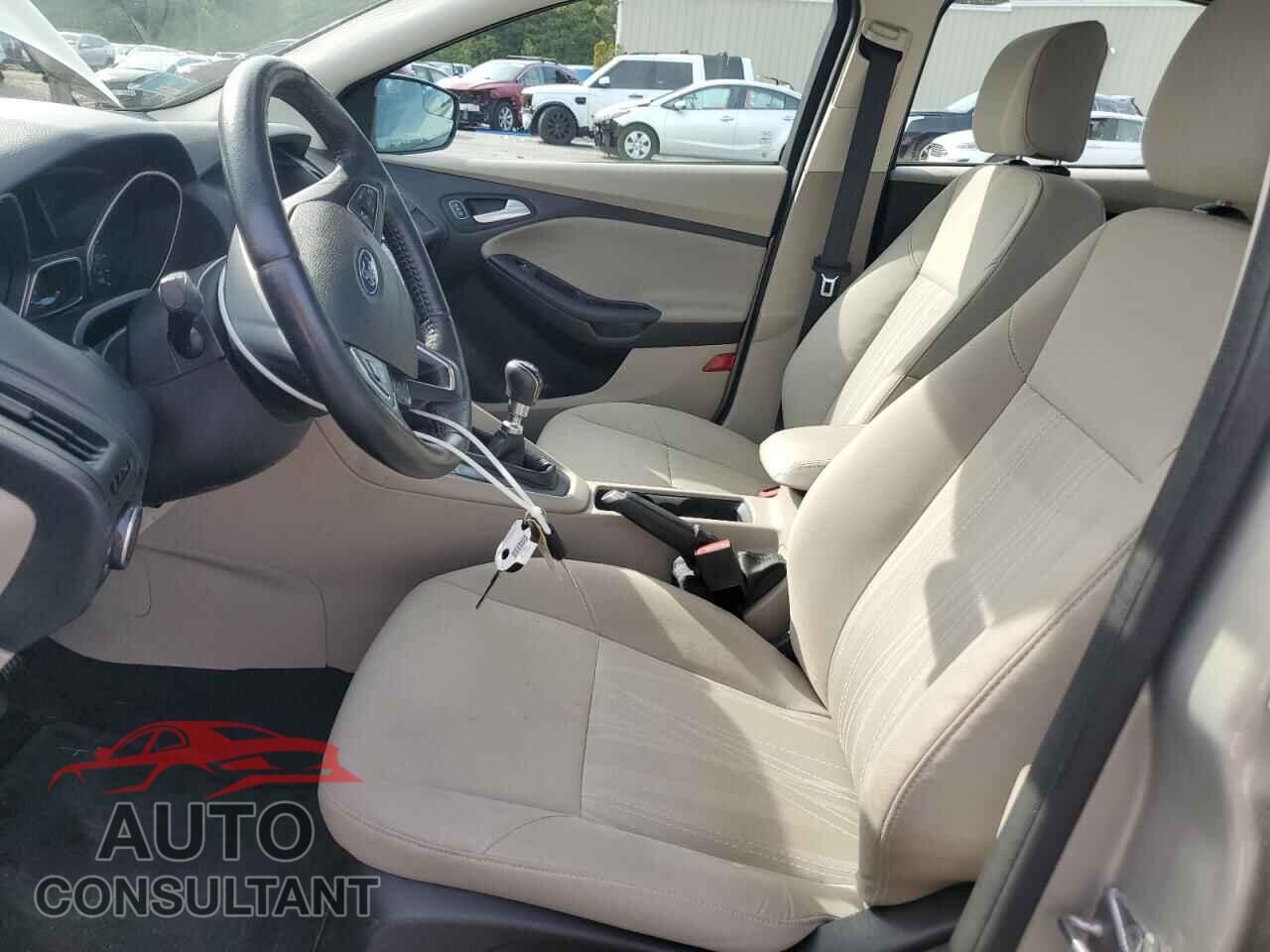 FORD FOCUS 2015 - 1FADP3FE9FL371804