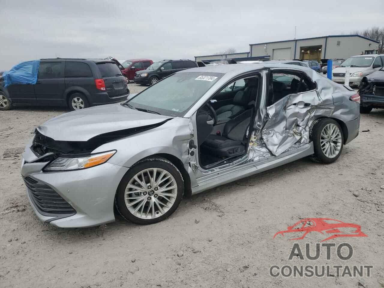 TOYOTA CAMRY 2018 - 4T1B11HKXJU075702