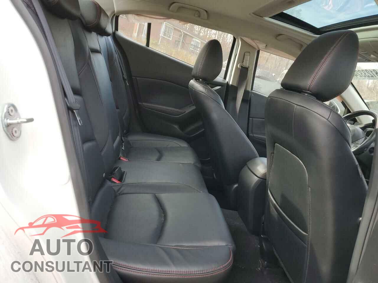 MAZDA 3 2016 - JM1BM1W38G1298113