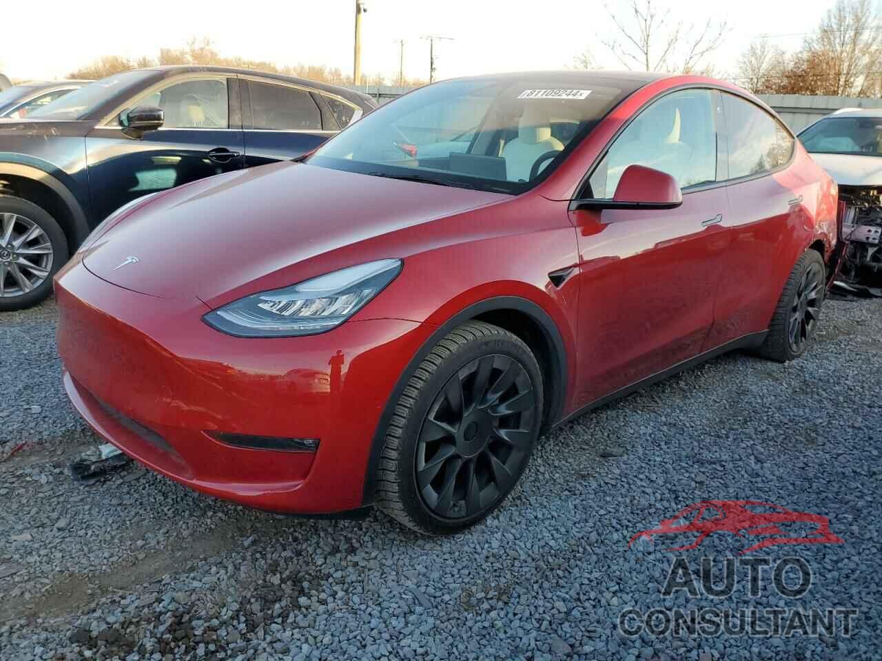 TESLA MODEL Y 2021 - 5YJYGAEEXMF136832