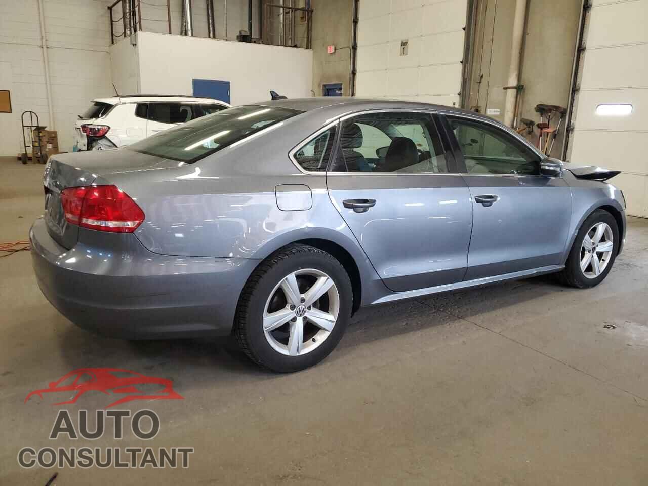 VOLKSWAGEN PASSAT 2012 - 1VWBH7A30CC035124